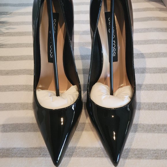 Sergio Rossi Godiva Black Patent Pumps - Picture 4 of 15